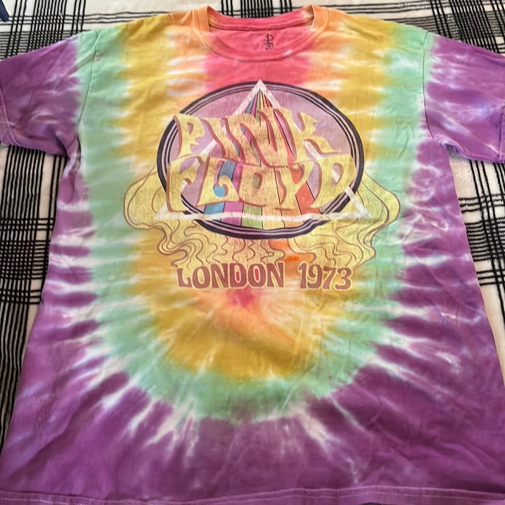 Pink Floyd tie-dye short sleeves t-shirt size: small/medium